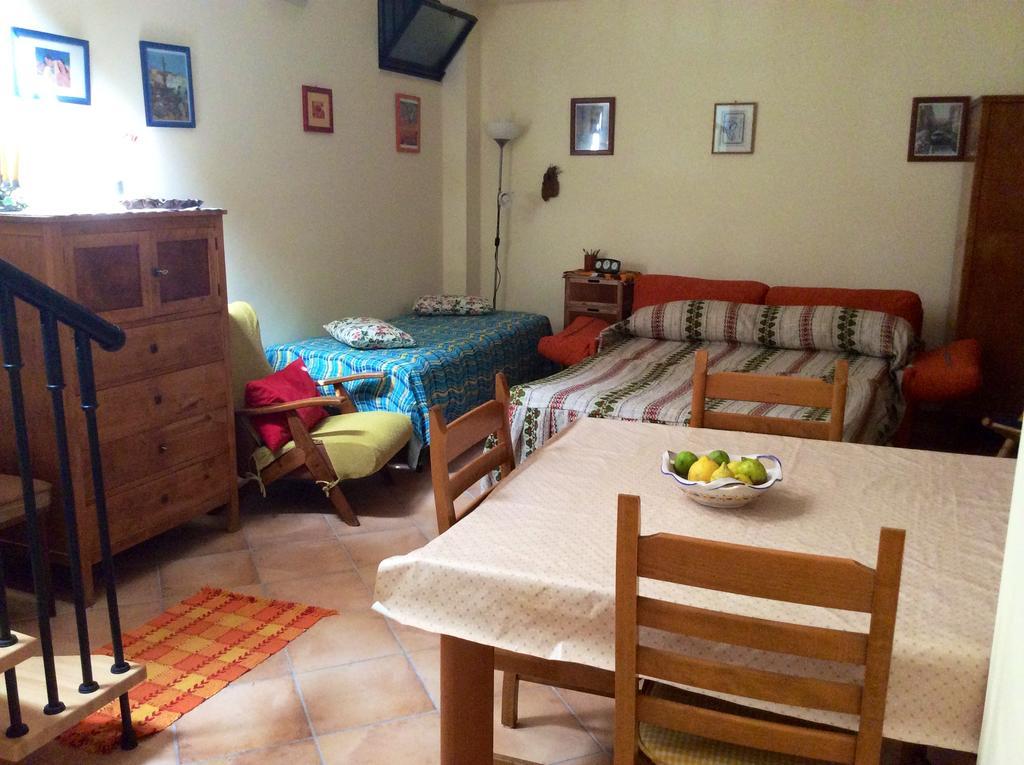 Cozy Apartment By The Sea อาชิเรอาเล ภายนอก รูปภาพ